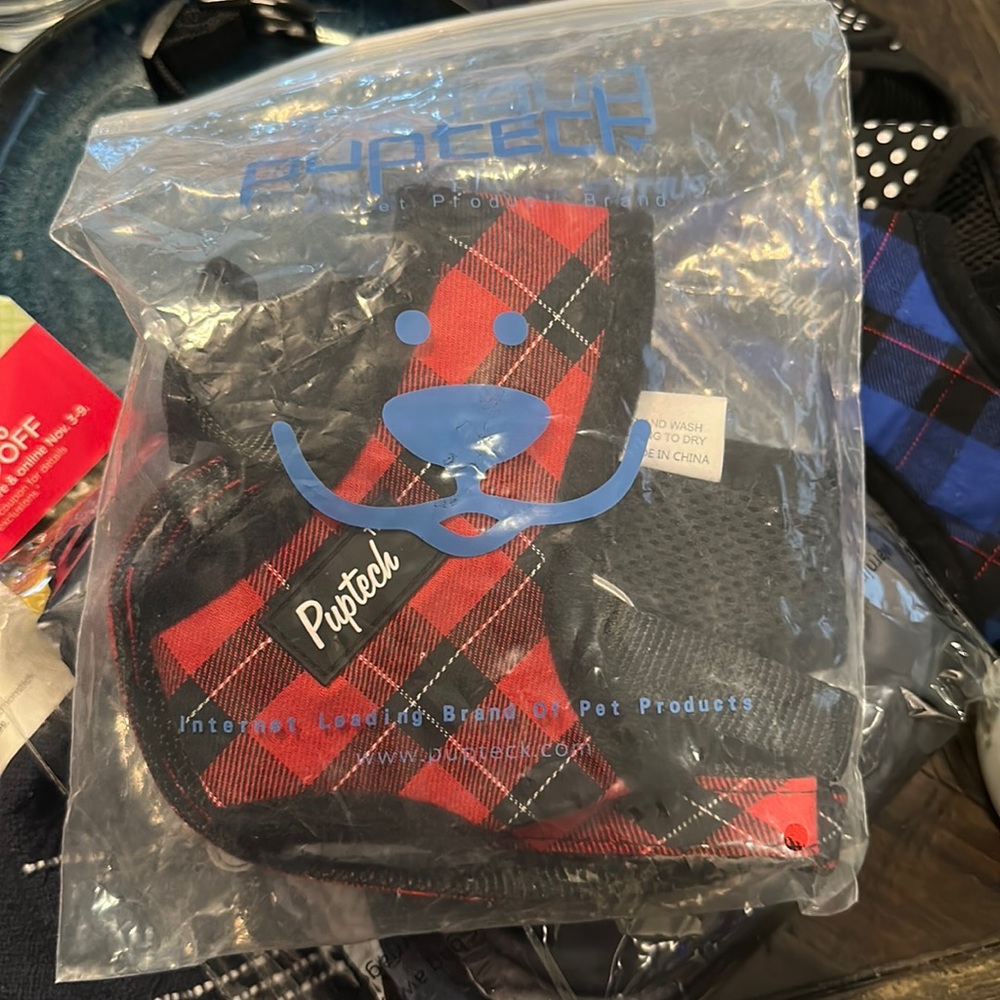 Soft harness with matching leash for med dog